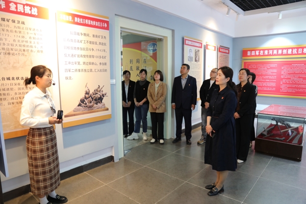 圖1參觀新四軍陳列館_愛奇藝.jpg